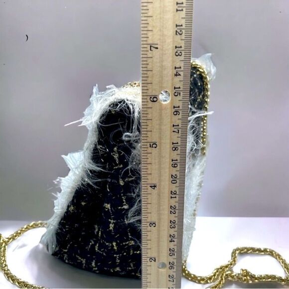 Fuzzy Purse l Shoulder Bag l No Name l Gold Hardware l Darling! l Clean l Small - Picture 2 of 8